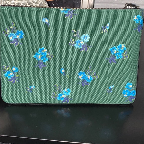 Coach Turnlock Pouch 26 with Rexy - Picture 4 of 4